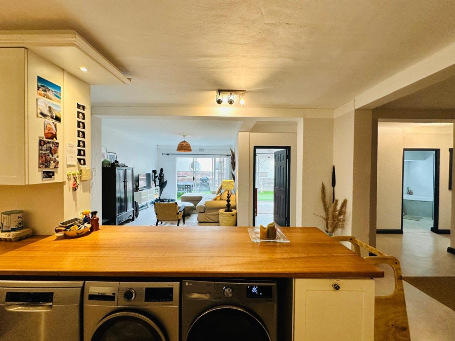 3 Bedroom Property for Sale in Sea Point Western Cape